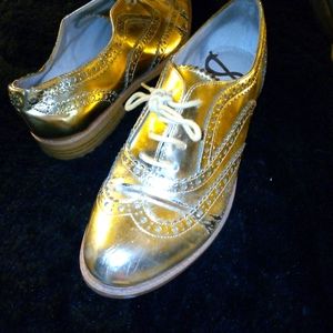 Gold shoes